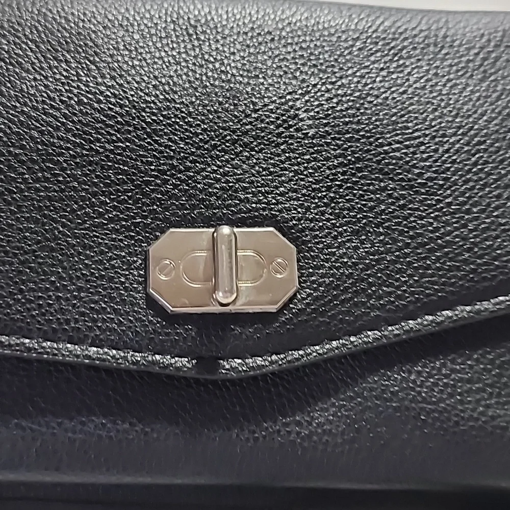 ROSETTI  CLUTCH FOLD OVER WALLET. - Picture 2 of 10